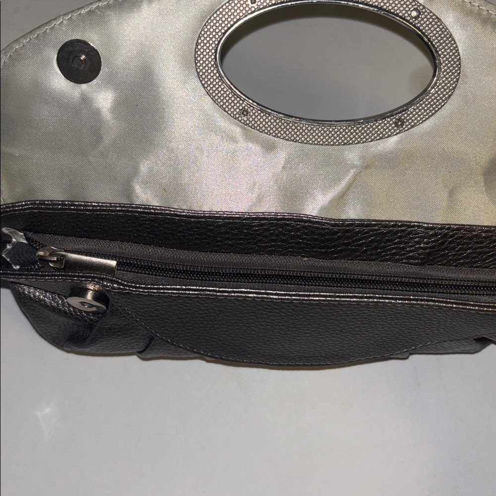 SILVER CLUTCH FAUX LEATHER RHINESTONE DESIGN 2 SNAP CLOSURE
ZIP POCKET OUTSIDE - Picture 9 of 11